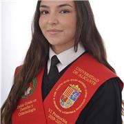 Graduada en doble grado de derecho y criminología y bachillerato en ciencias sociales.